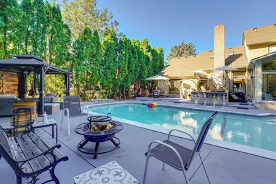Image de Indoor & Outdoor Entertainment! Luxe Michigan Home