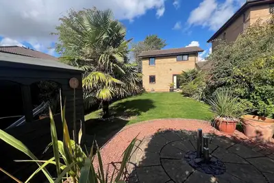 Image de Central Mk 2br Comfy Home, WiFi & Driveway – Corporate Ready | Webbhill Stays