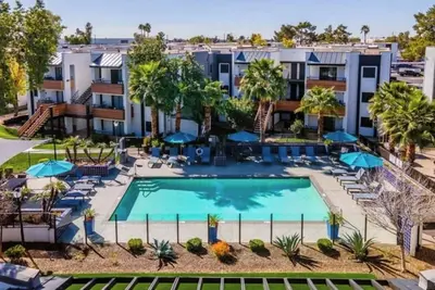 Image de Charming Mesa 1 Bd Near Asu w/ Pools, Game Room, Basketball Courts + more