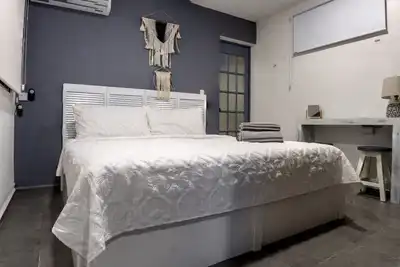 Image de Azur- Full, Private Apartment Near The Beach