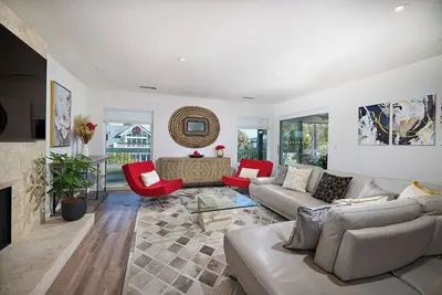 Image de Elegant 3 bedroom/2. 5 bath condo 1 blk from Hotel del Coronado