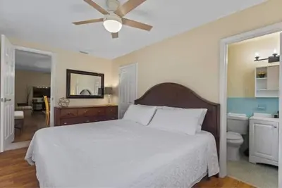 Image de Accommodation with swimming pool in West Miami