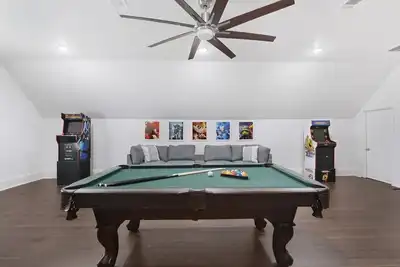 Image de Sleeps 15 • Movie Room • Gameroom • Free Parking