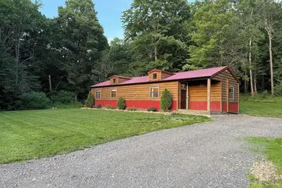 Image de Cozy Cabin With Hot Tub Country Setting