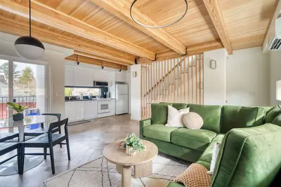 Image de Alberta Arts Escape - Modern 3br Townhome