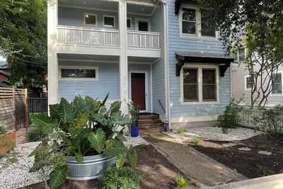 Image de Perfect for Acl & F1 - Centrally Located Near SoCo & Zilker - Pet Friendly