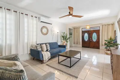 Image de Multifamily 413 home near beach & plaza