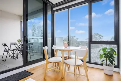 Image de Modern Luxe Charm with Balcony Parking Gym