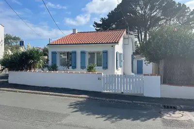 Image de Charmante maison dans quartier résidentiel à proximité de l'océan.