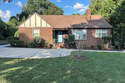 Image de A cozy house with best location