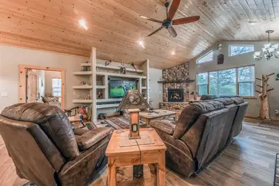 Image de Cozy Ruidoso Cabin w. Hot Tub, Fireplace & Wooded Escape
