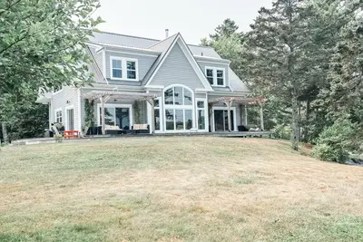 Image de Creek House - Large oceanfront Home minutes from Lunenburg & Mahone Bay.