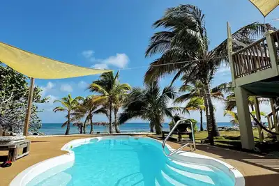 Image de Secluded Sunsets 3400 Sq Ft Villa with 3 Separate Suites on the Beach with Pool!