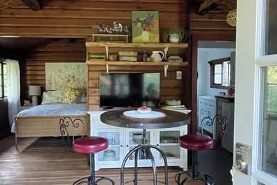 Image de \nQuite, tranquil forest retreat