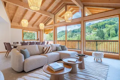 Image de Chalet spacieux pour 12, Spa, Sauna & Vues
