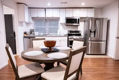 Image de 5-Star Home in amazing location! 3Brm w/ 3Bth Gem.