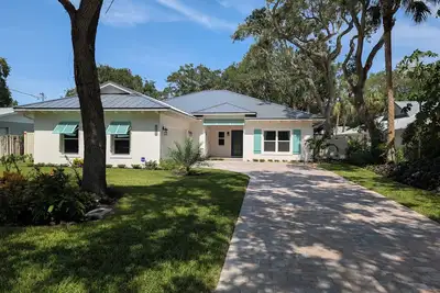 Image de 3br/2ba, Heated Pool - Walk to Beach