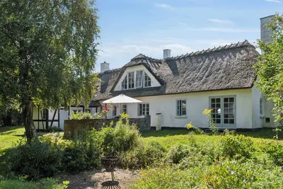Image de Idyllic half-timbered house for 10 guests