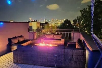 Image de Adjacent townhomes, 8 rooms, 2mi to Dt, City View