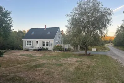 Image de Family home on private dead end road five minute walk to Acadia National Park