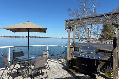 Image de Waterfront Cottage - Fire Pit, Dock, 1Hr from Toronto, Stunning Sunset