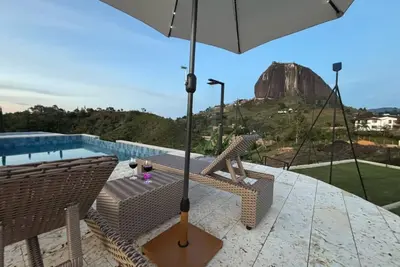 Image de Incredible luxury villa, spectacular views towards the Piedra del Peñol.