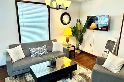 Image de Stay in Ohio City: Walk to Market & Food (4bd/2ba)