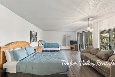 Image de Margaritaville - Private Suite w/ Tv, extra couch! - Unit 2