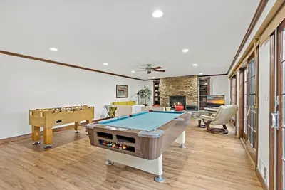 Image de 8403 Woodford · Charming | Tysons | Central | 4 bd 3 bth