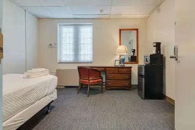Image de Converted Dorm Suite! Budget Traveler's Bliss! !