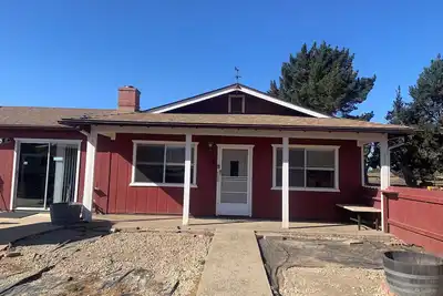 Image de Cozy Little Red House