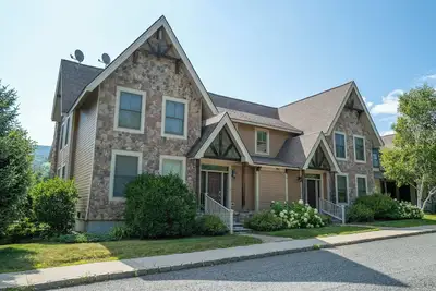 Image de Snow Place Like Home\nBeautifully Appointed 5 Bedroom Mount Snow Ski-Home