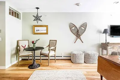 Image de Cozy modern chalet with ski-in/ski-out convenience!