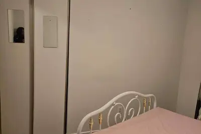 Image de Spacious 3-Bedroom Home in Cataraqui Woods – Near Mall, Shops & Transit