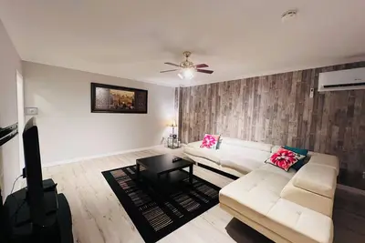 Image de Clean 2-bedroom house in Downtown with 1Gbps