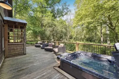 Image de Private River Access Mountain Cabin Near Orchards & Hiking| Hot Tub & Free Wifi