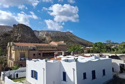 Image de In the 'navel of the Mediterranean, between sea sun and wind, you do everything on foot.