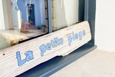 Image de Maison de famille avec piscine entre mer et campagne