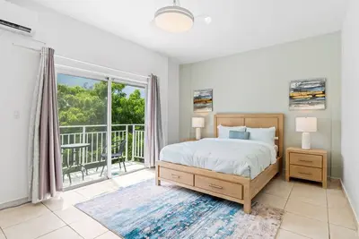 Image de Prime Maho 1br w/ Pool | Front Row to the Action!