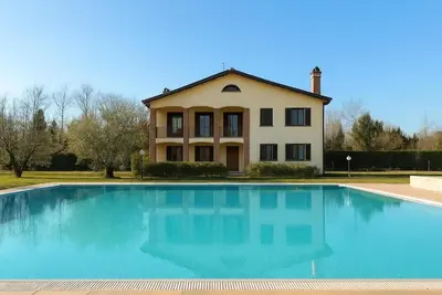 Image de Maison de vacances privée avec Wifi, bain à remous, piscine privée, Tv, terrasse, vue panoramique