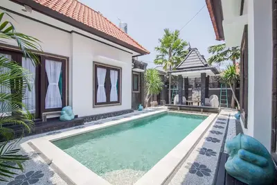 Image de Villa Marjens 2 Seminyak area, 4 bedrooms sleeps 8 private pool for about $30pp