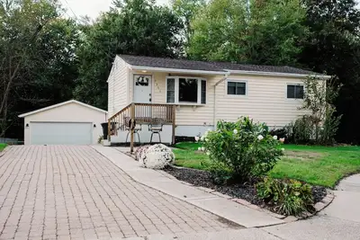 Image de Ohio Towpath Paradise Luxury Canal-Side 3br Pet-Friendly Near Dt Akron!