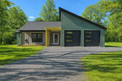 Image de Welcome to The Lodge! 10 minutes to Watertown or Sackets Harbor