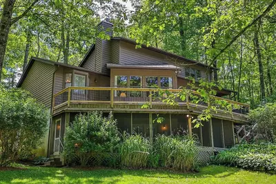 Image de Luxury home where the clouds touch the trees.