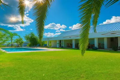 Image de Villa Tima - Luxe Tropical avec Piscine Jacuzzi Sauna et Vue Panoramique