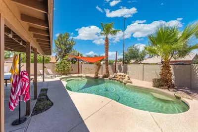 Image de Spacious 4-bedroom house in tranquil Gilbert with game room and heated pool!