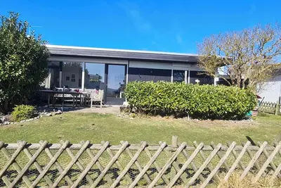 Image de Cozy beach house with sea view, directly on the beach