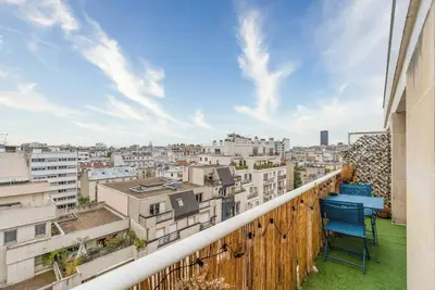Image de Marvelous 2-bedroom apartment in Paris with Eiffel tower view from bed