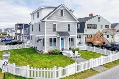 Image de Beautiful 5-bedroom house Steps to Seabrook beach!