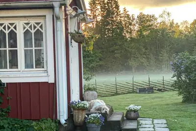 Image de Tranquil 3-bedroom house for a peaceful getaway with sauna and jacuzzi.